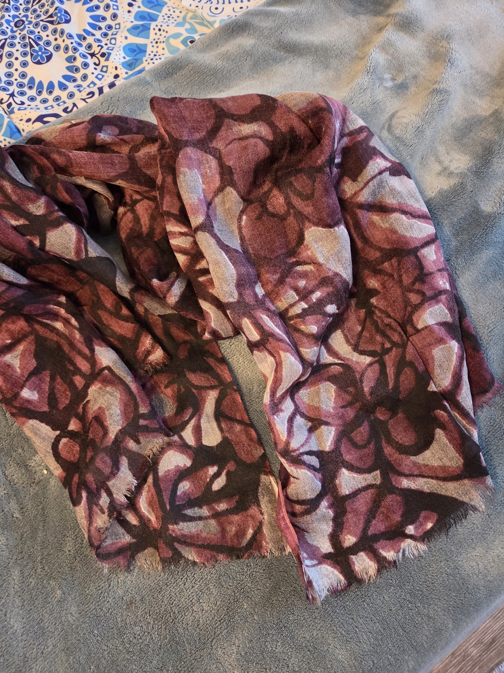 Women's Floral Pattern Burgundy Scarf